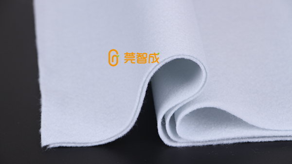 针刺无纺布毛毡原料越丰富越好吗？