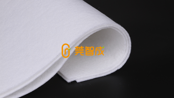 针刺无纺布生产过程中温度对其性能有什么影响？