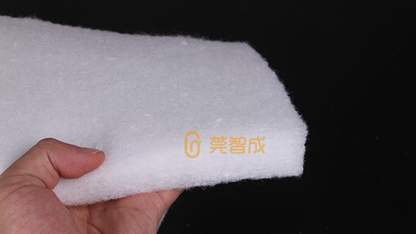 塑造良好的睡眠环境，选择软硬适中的床垫硬质棉
