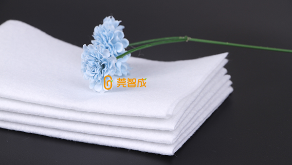 哪些因素取决针刺无纺布土工布渗水性？